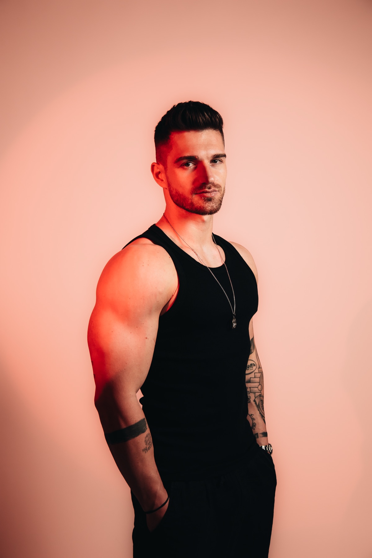 ISEK Pressefoto mit rotem Licht